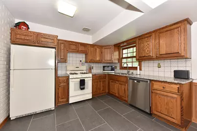 10136 W Manitoba St, West Allis, WI 53227 - Photo 7