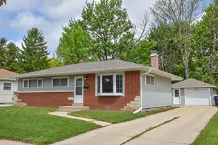 10136 W Manitoba St, West Allis, WI 53227 - Photo 25