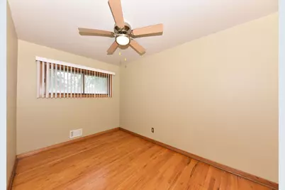 10136 W Manitoba St, West Allis, WI 53227 - Photo 11