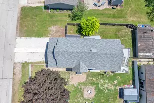 717 W 3rd St, Waldo, WI 53093 - Photo 25