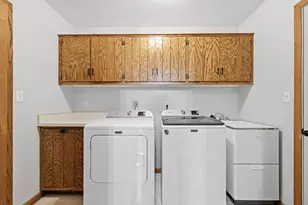 925 E Fitzsimmons Rd, Oak Creek, WI 53154 - Photo 23