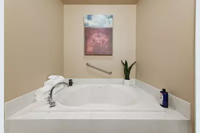 1522 N Prospect Ave #1704, Milwaukee, WI 53202 - Photo 17