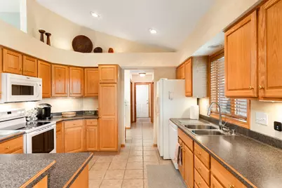 W173N7932  Bluejay Ct, Menomonee Falls, WI 53051 - Photo 13