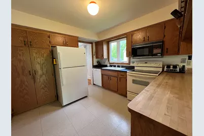 3009  Chatham St, Racine, WI 53402 - Photo 9