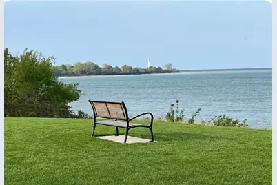 3009  Chatham St, Racine, WI 53402 - Photo 3