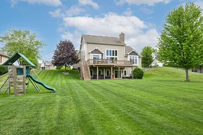 W218N5455  Taylors Woods Dr, Menomonee Falls, WI 53051 - Photo 5