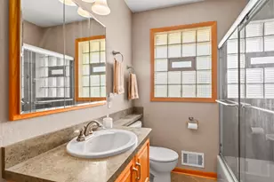 4404 S 63rd St, Greenfield, WI 53220 - Photo 15