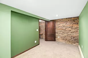 N63W15819 Claremore Cir, Menomonee Falls, WI 53051 - Photo 27