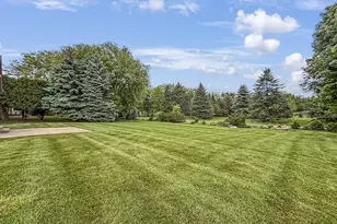 N22W26746 Shooting Star Rd, Pewaukee, WI 53072 - Photo 35