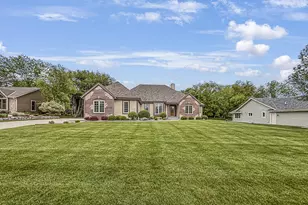 N22W26746 Shooting Star Rd, Pewaukee, WI 53072 - Photo 3