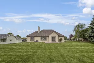 N22W26746 Shooting Star Rd, Pewaukee, WI 53072 - Photo 37