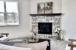 S54W25487 Pebble Brk Ct, Waukesha, WI 53189 - Photo 9