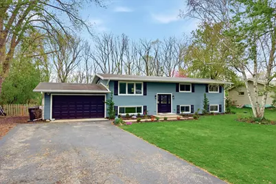 1015 W Devonshire Rd, Delafield, WI 53018 - Photo 1