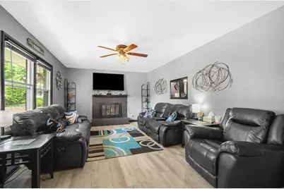 1666  Dellwood Ct, Grafton, WI 53024 - Photo 3