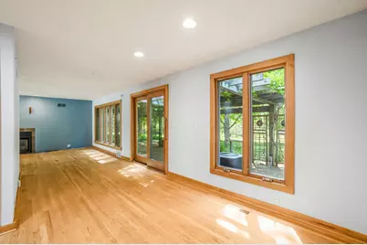 W276N1875  Spring Creek Dr, Pewaukee, WI 53072 - Photo 5