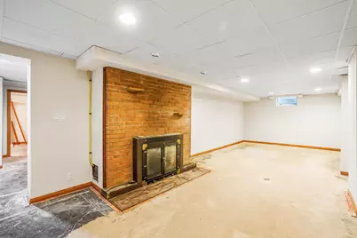 W276N1875  Spring Creek Dr, Pewaukee, WI 53072 - Photo 21