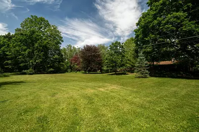 W276N1875  Spring Creek Dr, Pewaukee, WI 53072 - Photo 15