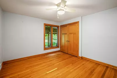 W276N1875  Spring Creek Dr, Pewaukee, WI 53072 - Photo 11