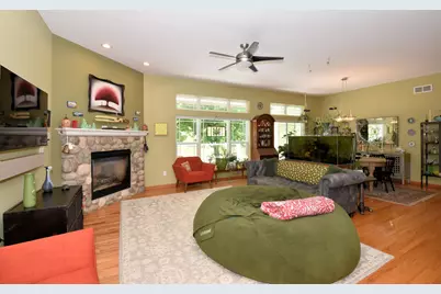 3326  Emmertsen Rd, Racine, WI 53406 - Photo 5