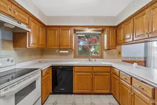 17645 Wexford Ct, Brookfield, WI 53045 - Photo 9