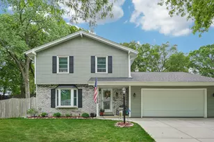 1009 Canterbury Ln, Waukesha, WI 53188 - Photo 3