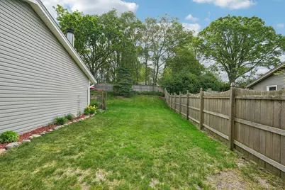1009  Canterbury Ln, Waukesha, WI 53188 - Photo 43