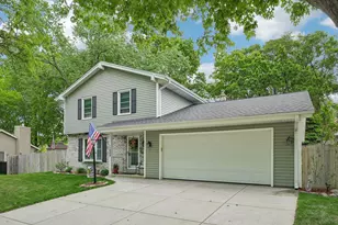 1009 Canterbury Ln, Waukesha, WI 53188 - Photo 7