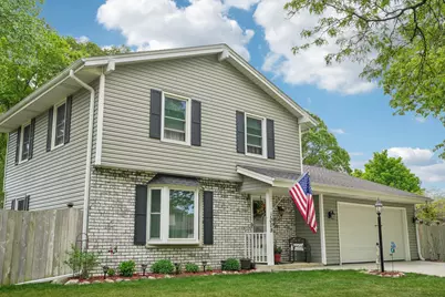 1009  Canterbury Ln, Waukesha, WI 53188 - Photo 5