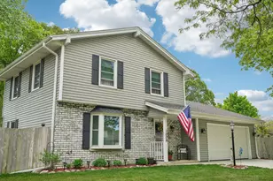 1009 Canterbury Ln, Waukesha, WI 53188 - Photo 5