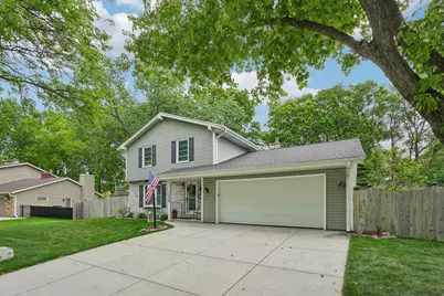 1009  Canterbury Ln, Waukesha, WI 53188 - Photo 9