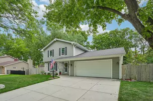 1009 Canterbury Ln, Waukesha, WI 53188 - Photo 9