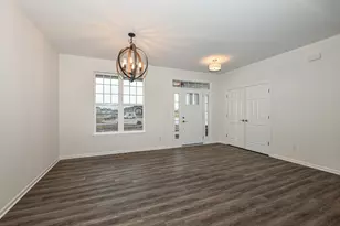 422 Clairmont Ct, Williams Bay, WI 53191 - Photo 5