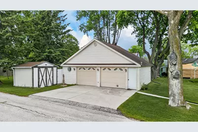 2015  Van Buren St, New Holstein, WI 53061 - Photo 23