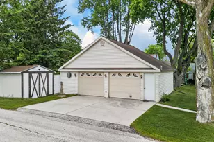 2015 Vanburen St, New Holstein, WI 53061 - Photo 23
