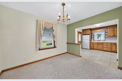 2015  Van Buren St, New Holstein, WI 53061 - Photo 5