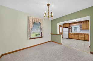 2015 Vanburen St, New Holstein, WI 53061 - Photo 5