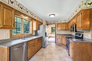 18465 St Andrew Ct, Brookfield, WI 53045 - Photo 9