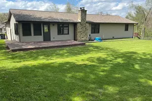 201 Pauquette Dr, Poynette, WI 53955 - Photo 3