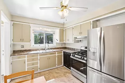 825  Illinois St, Racine, WI 53405 - Photo 7