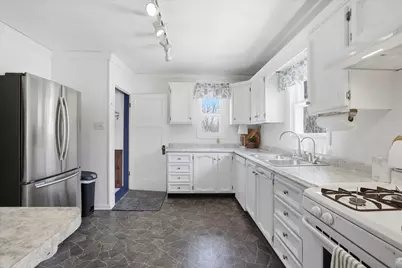 10064 N Cedarburg Rd, Mequon, WI 53092 - Photo 9