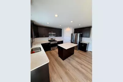 1933  Cheshire Dr, Racine, WI 53182 - Photo 11