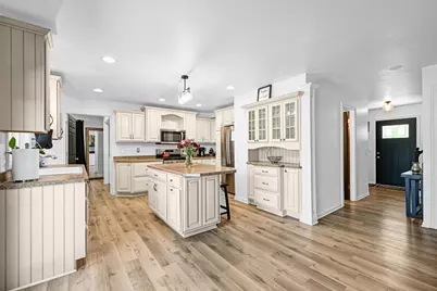 14390 W Wilbur Dr, New Berlin, WI 53151 - Photo 9