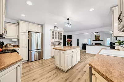 14390 W Wilbur Dr, New Berlin, WI 53151 - Photo 11
