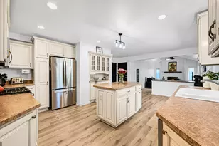 14390 W Wilbur Dr, New Berlin, WI 53151 - Photo 11