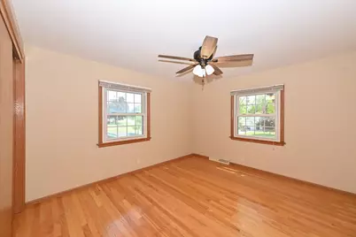 13780 W Graham St, New Berlin, WI 53151 - Photo 37
