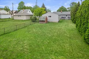 1128 S 98th St, West Allis, WI 53214 - Photo 5