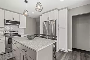 1128 S 98th St, West Allis, WI 53214 - Photo 9