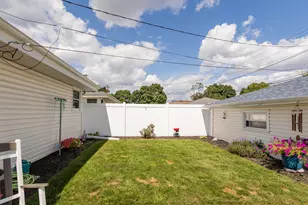 2432 S 109th St, West Allis, WI 53227 - Photo 33