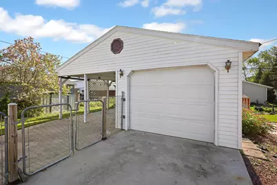1109 S 36th St, Manitowoc, WI 54220 - Photo 39