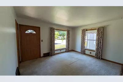 9435 W Lisbon Ave, Milwaukee, WI 53222 - Photo 11